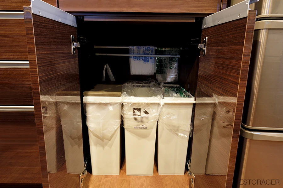 食器棚 カップボードにゴミ箱を収納 キッチンのお悩み解決策を教えちゃいます 食器棚 カップボードにゴミ箱を収納 キッチンのお悩み解決策を教えちゃいます
