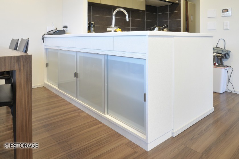 安全を守る 賃貸でも実践できる食器棚の転倒防止策5選