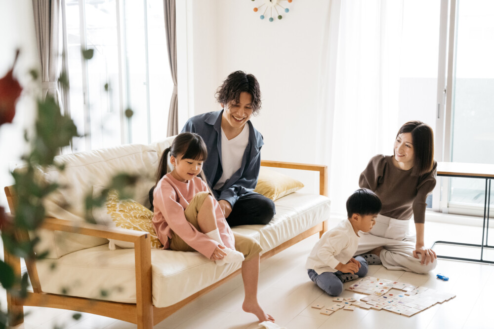 両親と二人の子供