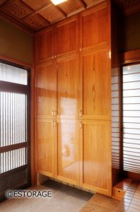 日本住宅に合わせたけやきの玄関収納