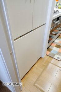 造り付け家具に合わせたゴミ箱収納