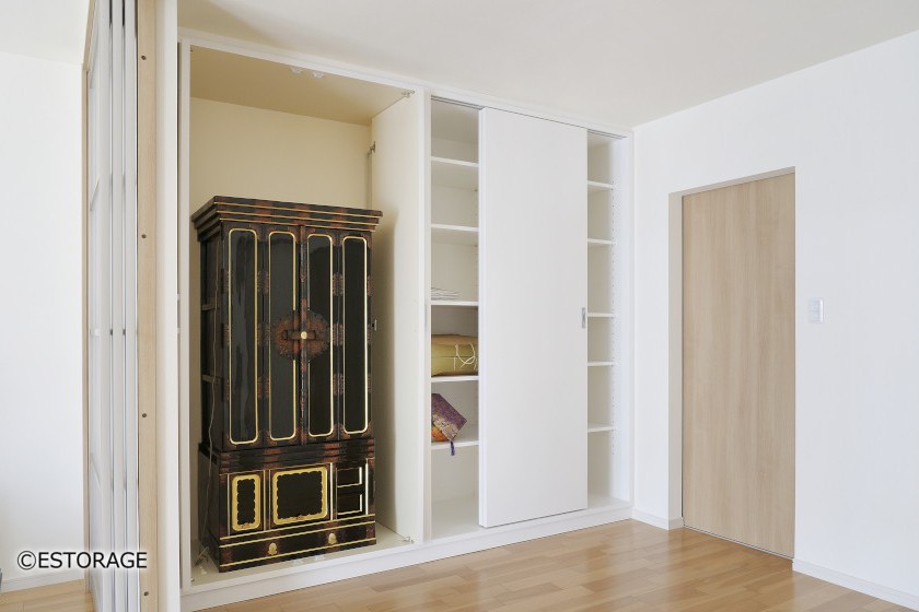 仏壇の収納スペースには、収納扉を採用