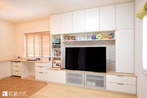 オーダー家具の壁面収納と食器棚で、新居に快適な収納を実現。