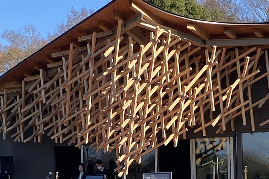 オカカフェの外観の木組み