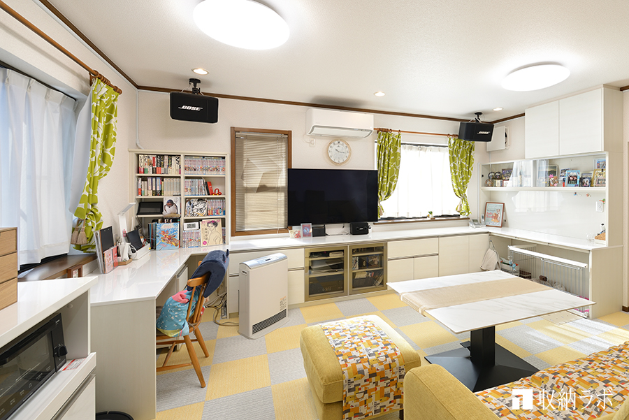 暮らしながら感じていた収納の不満を解決したオーダーメイドのリビング収納。