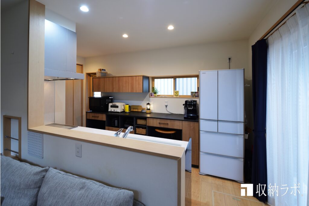 キッチンにぴったりサイズのカップボード