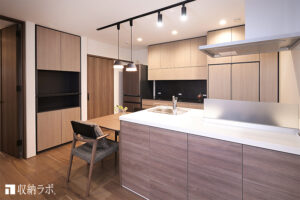 ライフスタイルに合わせたオーダー家具で、２世帯が快適に暮らす新居を実現