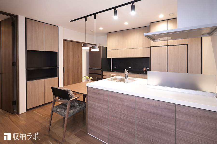 ライフスタイルに合わせたオーダー家具で、２世帯が快適に暮らす新居を実現